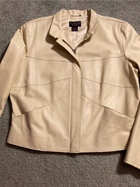 Women’s Lg. Cream Leather Jacket - Classic Zip Front